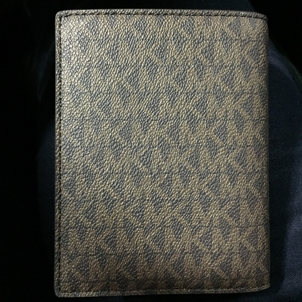 Michael Kors Wallet Passport Holder Case Travel - Picture 5 of 5